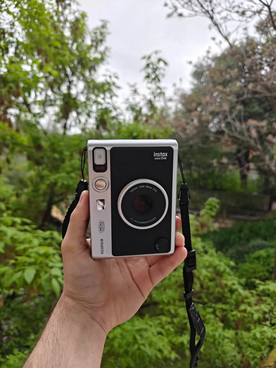 Instax Mini Evo fotocamera istantanea ibrida