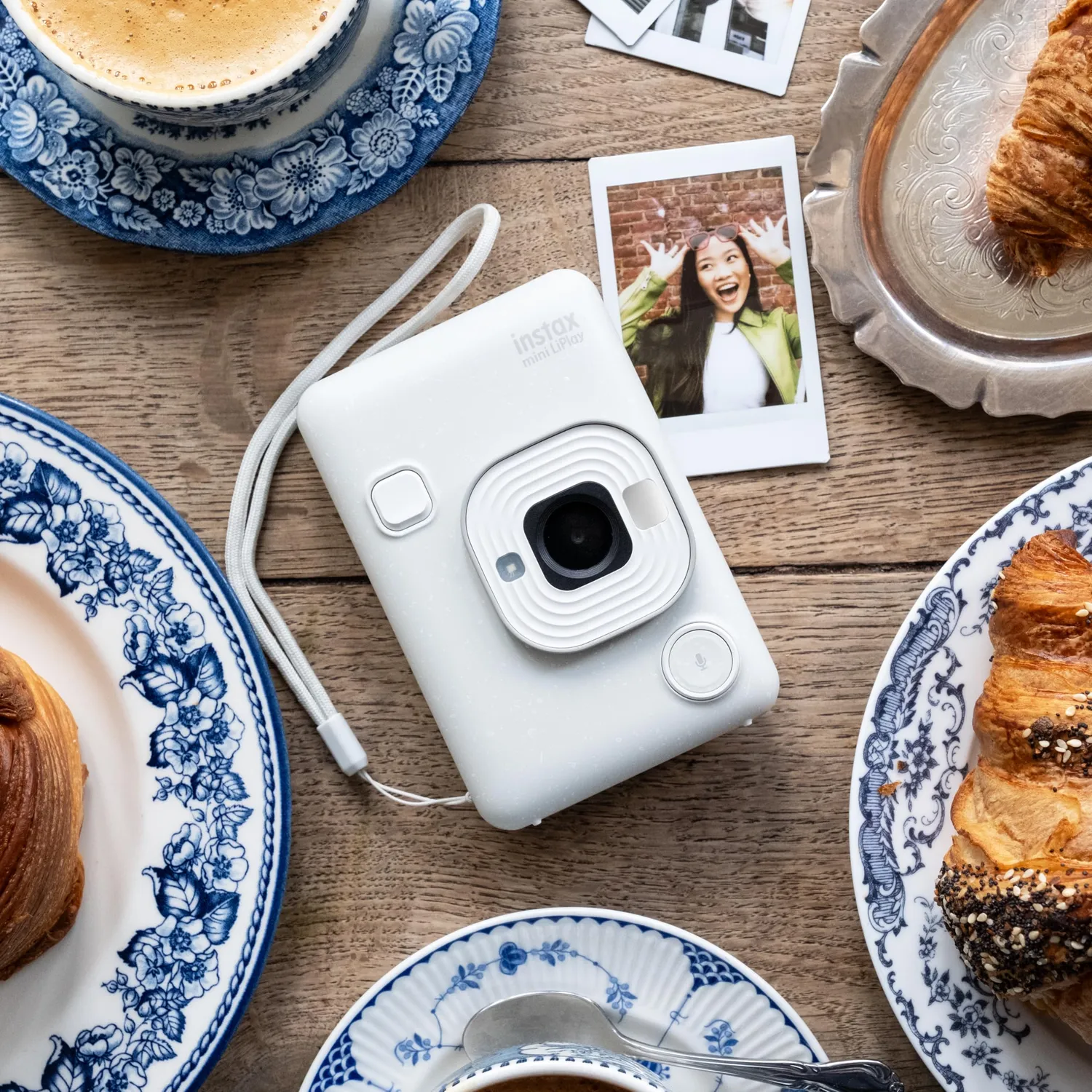 Instax mini LiPlay fotocamera istantanea ibrida